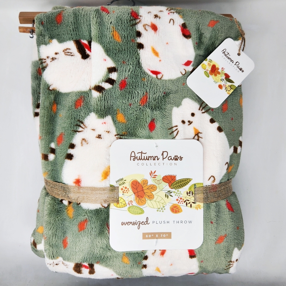 NWT Cozy Oversized Plush Throw Blanket Fall Kitty Playing in Leaves